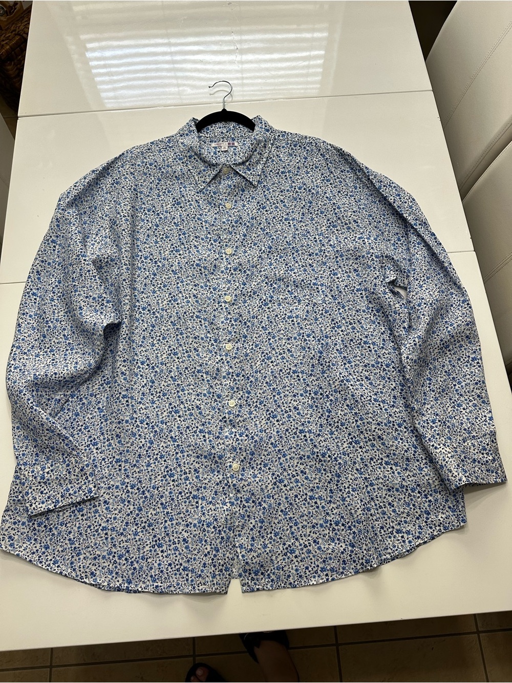 Uniqlo Liberty London Men's White and Blue Micro Floral Button-Down Shirt